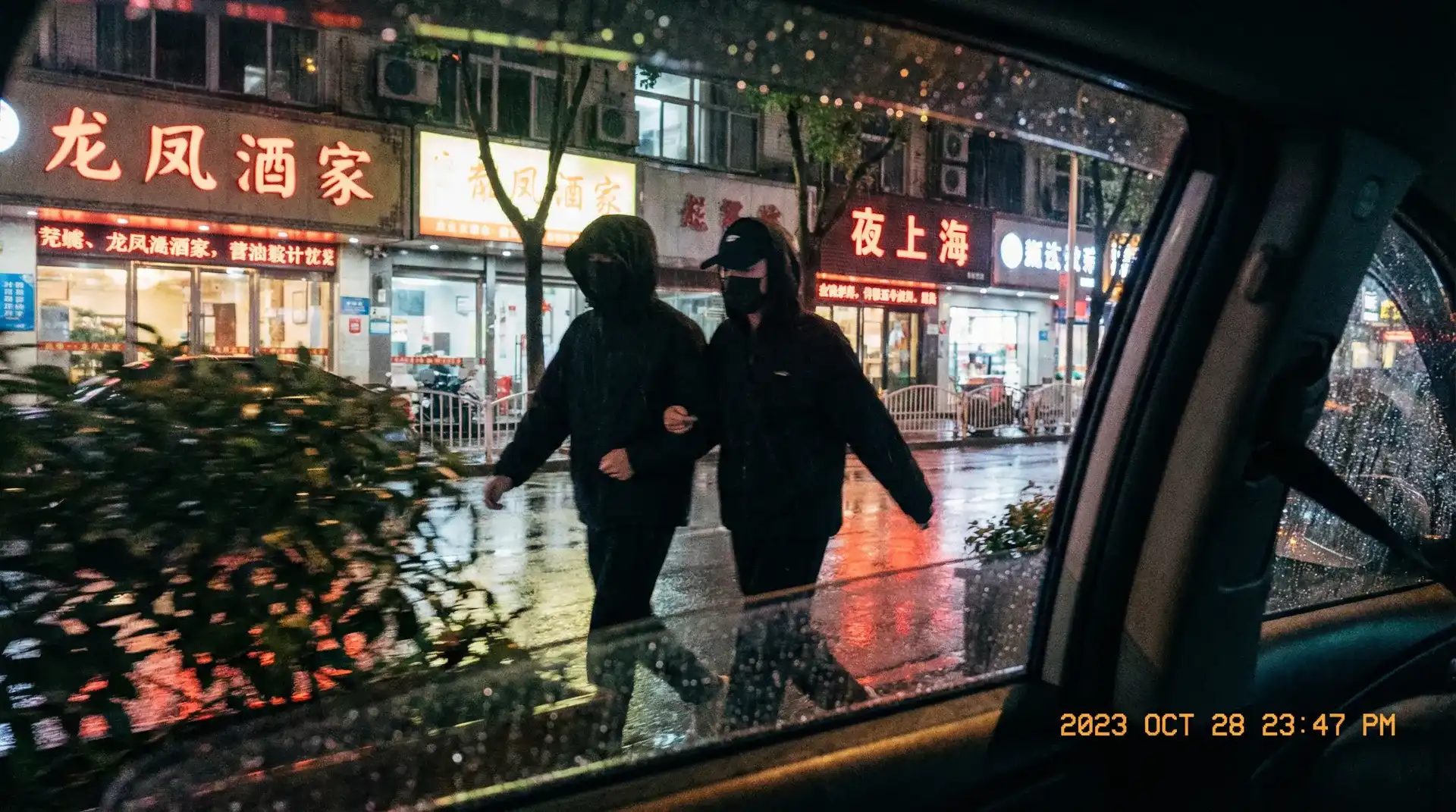 夜恋秀场3站网址 - 顶流明星深夜密会现场抓拍照片